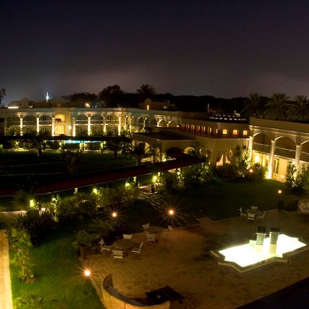 קטאניה Romano Palace Luxury Hotel מראה חיצוני תמונה The courtyard at the Four Seasons Hotel, Amman