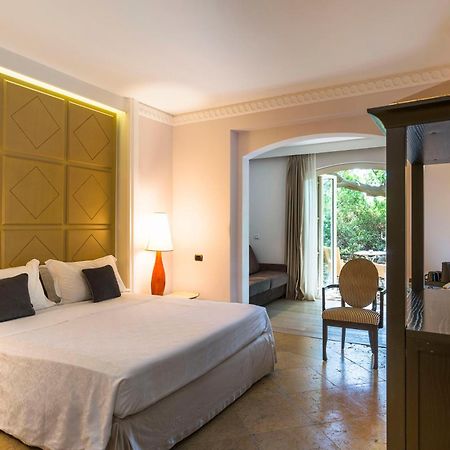 קטאניה Romano Palace Luxury Hotel מראה חיצוני תמונה A room at the hotel
