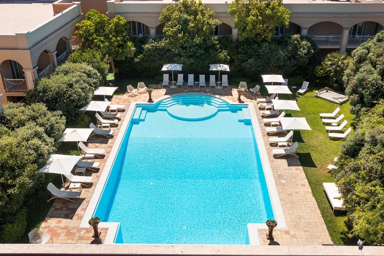קטאניה Romano Palace Luxury Hotel מראה חיצוני תמונה The pool at the hotel