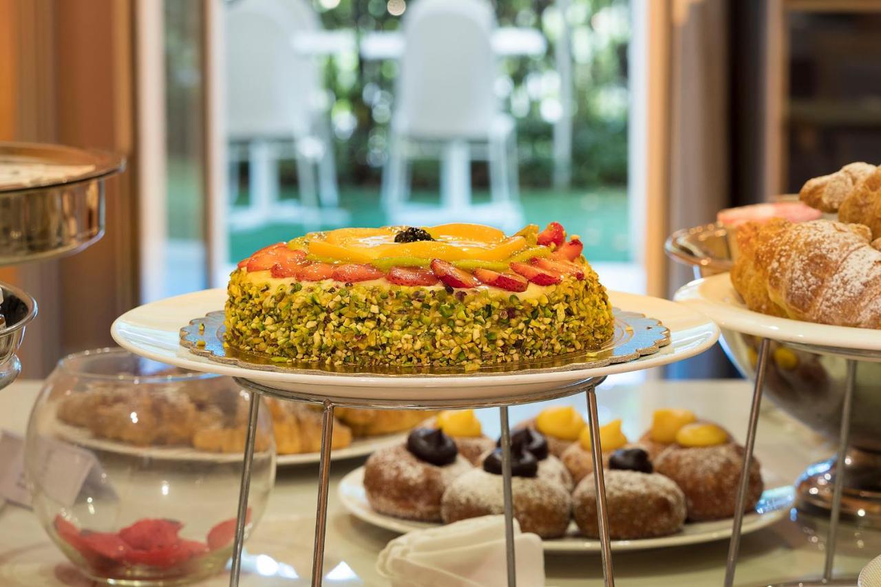 קטאניה Romano Palace Luxury Hotel מראה חיצוני תמונה A fruit tart