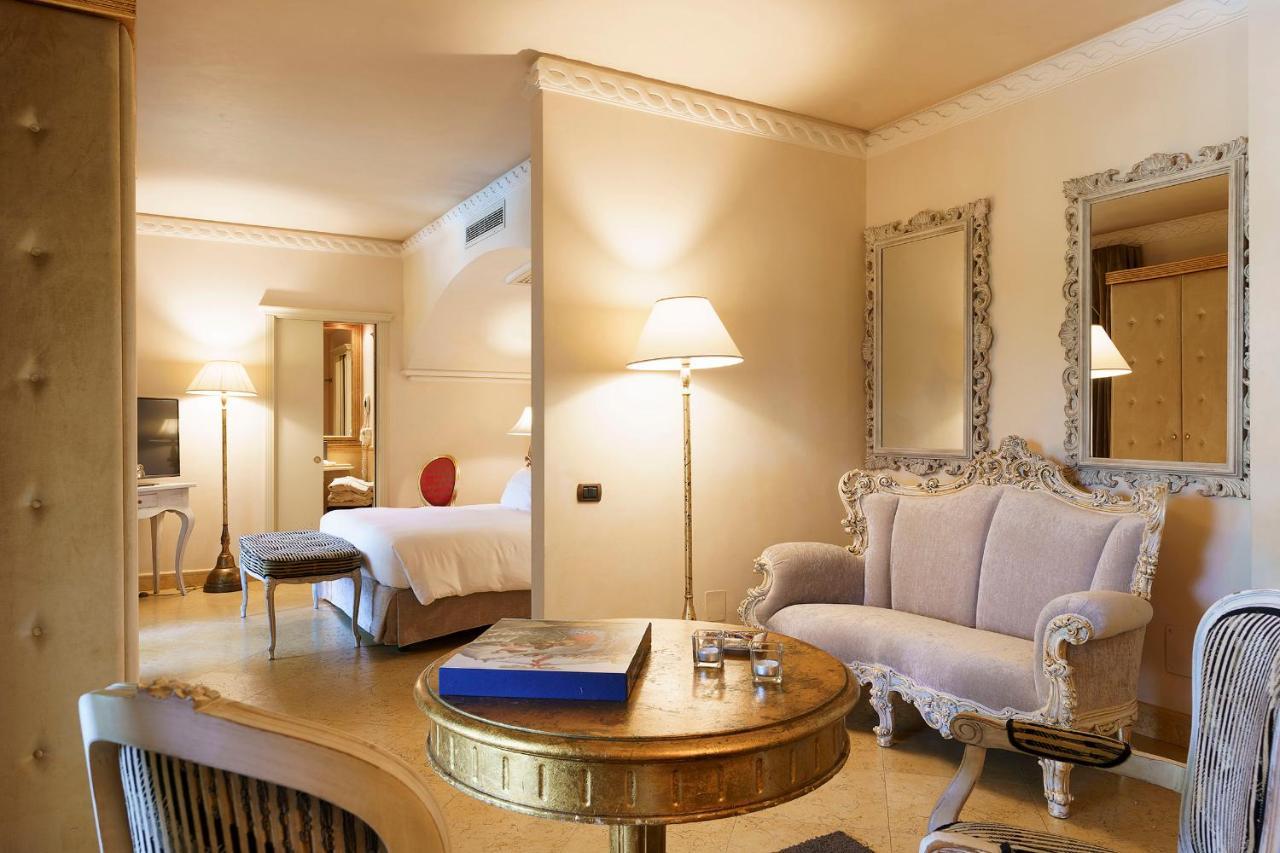 קטאניה Romano Palace Luxury Hotel מראה חיצוני תמונה A suite at the Hotel Excelsior
