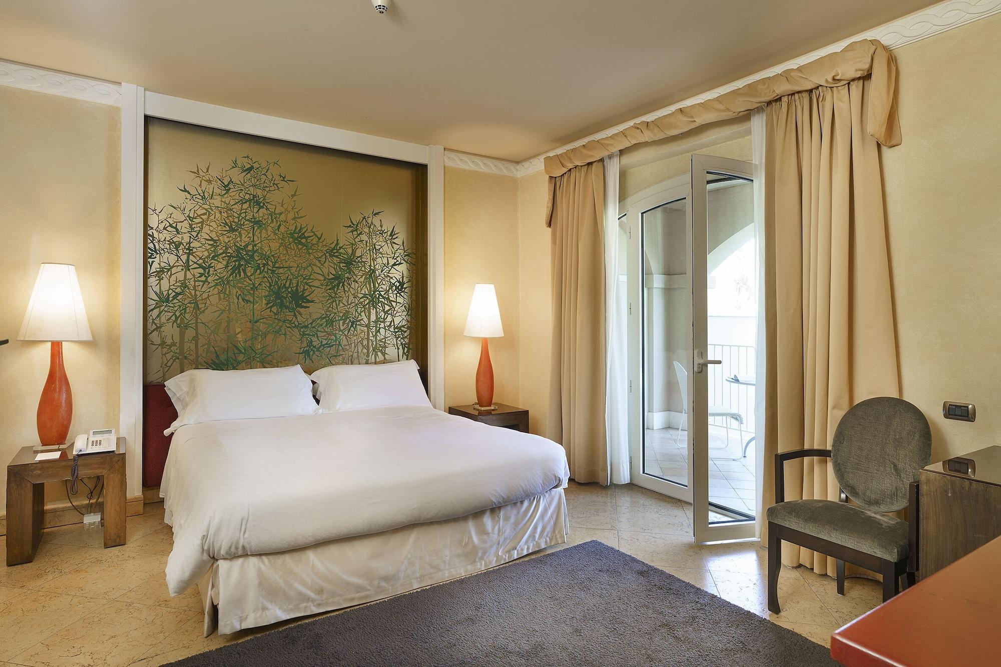 קטאניה Romano Palace Luxury Hotel מראה חיצוני תמונה A bedroom at the hotel