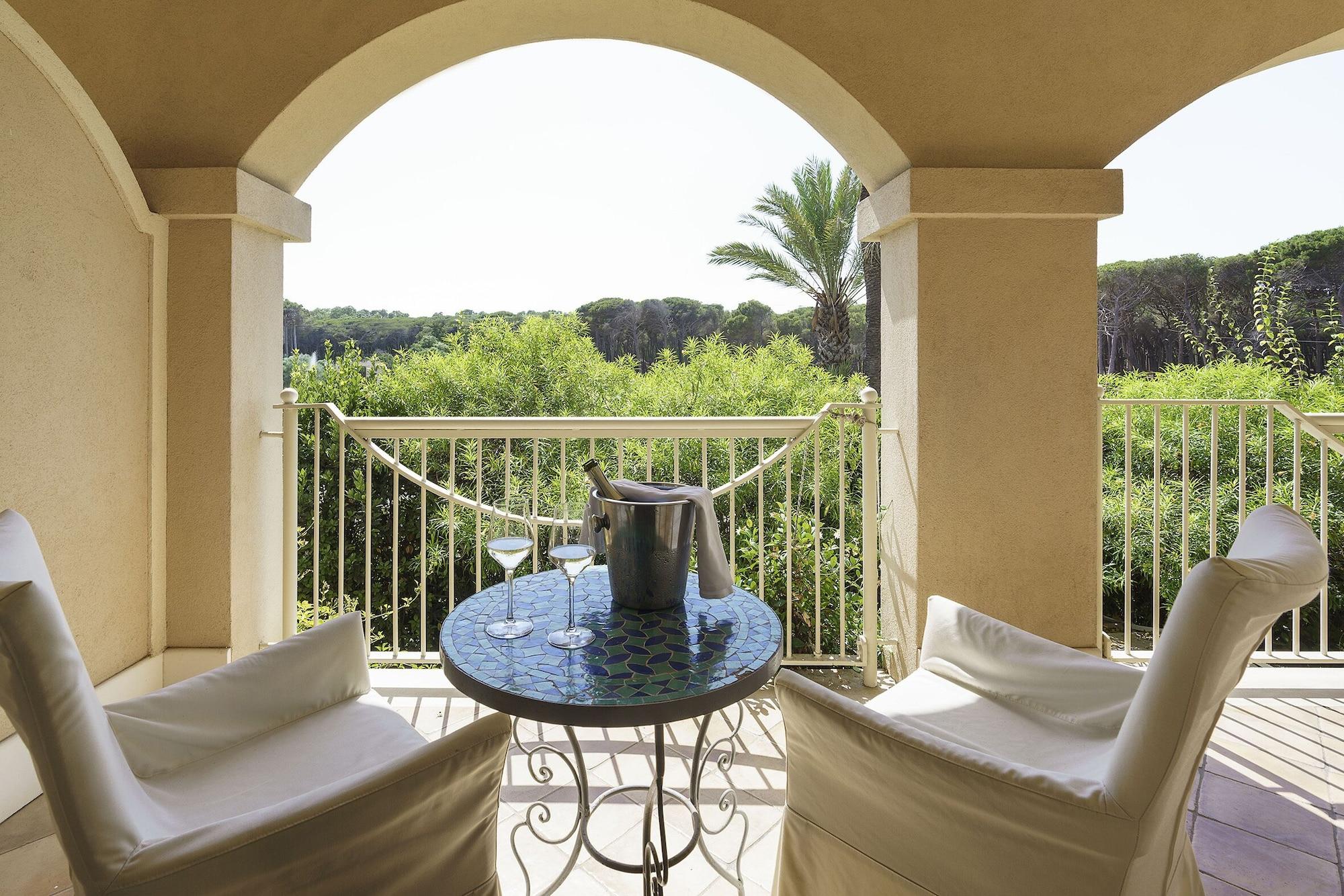 קטאניה Romano Palace Luxury Hotel מראה חיצוני תמונה A balcony at the Four Seasons Hotel