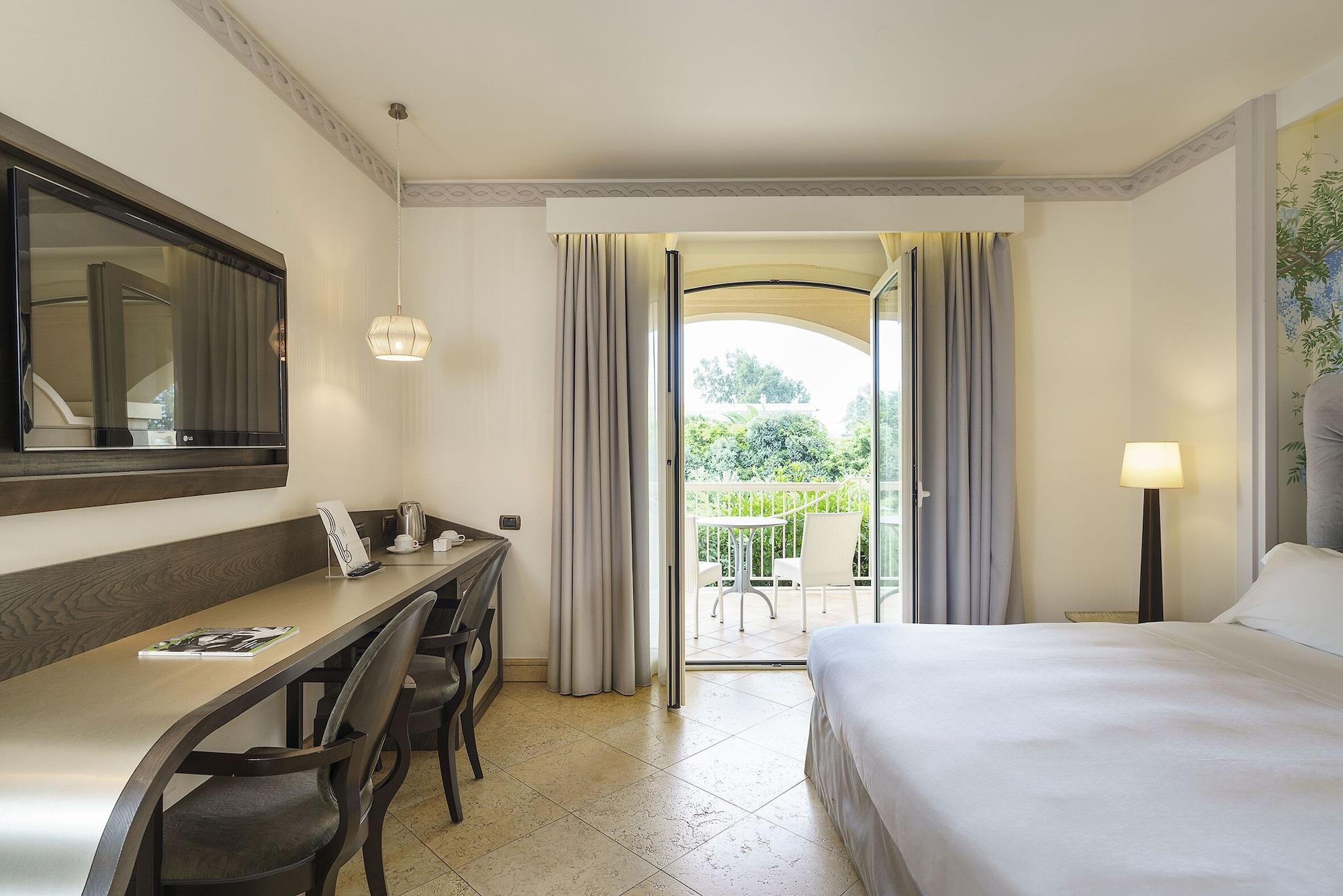 קטאניה Romano Palace Luxury Hotel מראה חיצוני תמונה A room at the hotel