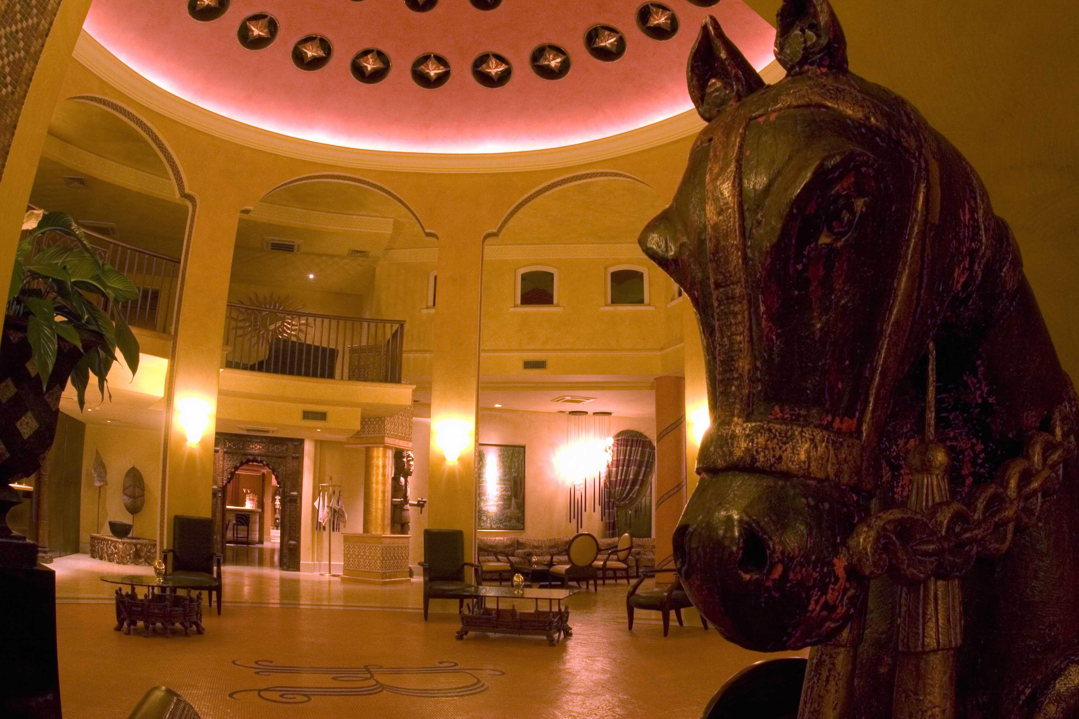 קטאניה Romano Palace Luxury Hotel מראה פנימי תמונה The lobby of the hotel