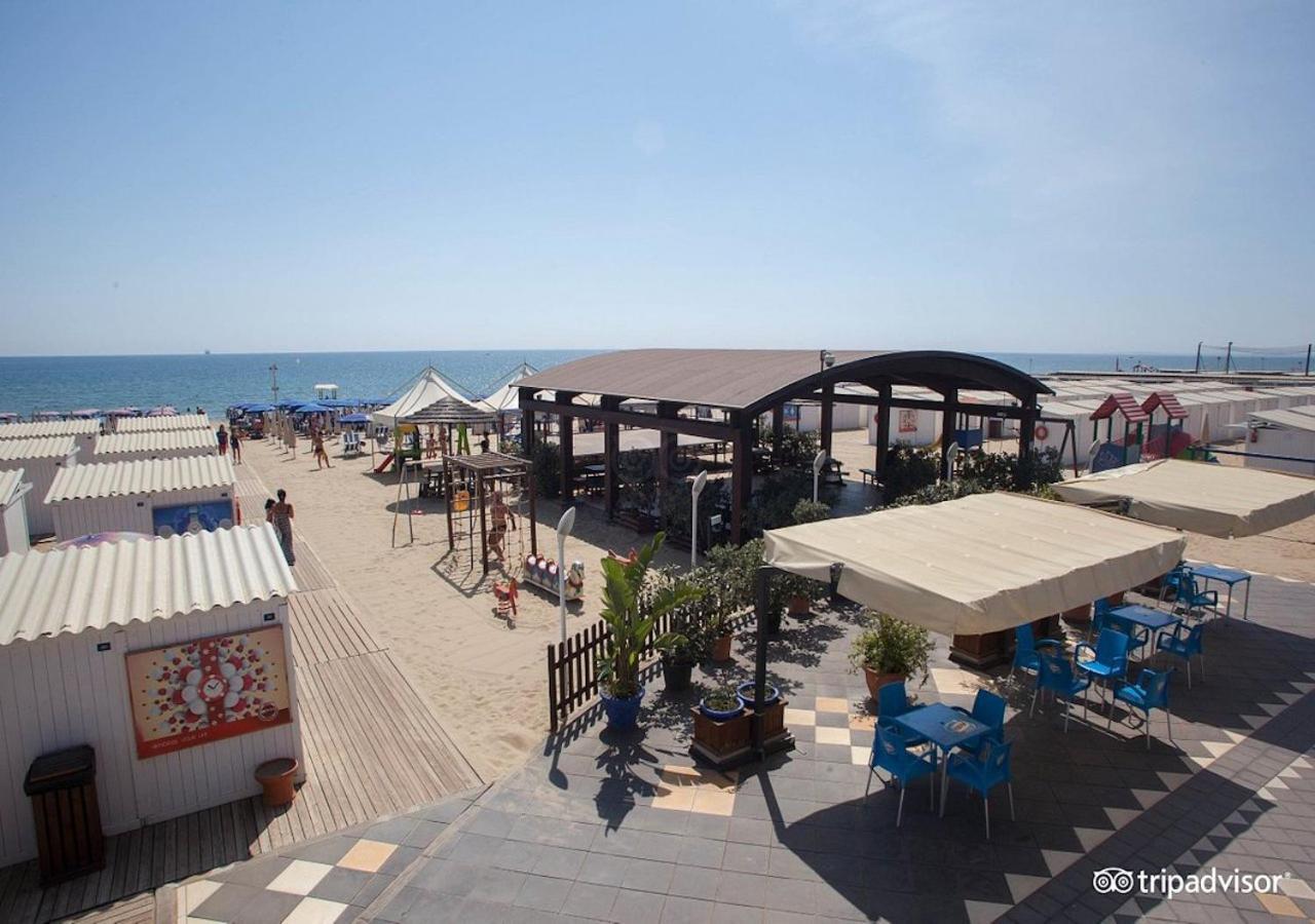 קטאניה Romano Palace Luxury Hotel מראה חיצוני תמונה The beach at the hotel