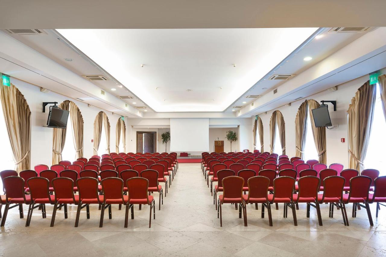 קטאניה Romano Palace Luxury Hotel מראה חיצוני תמונה The main conference hall