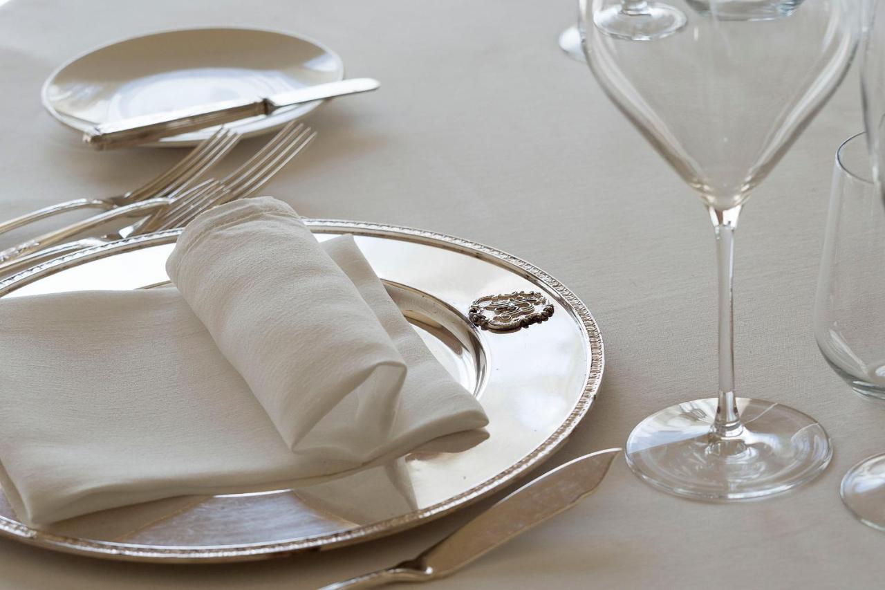 קטאניה Romano Palace Luxury Hotel מראה חיצוני תמונה A napkin