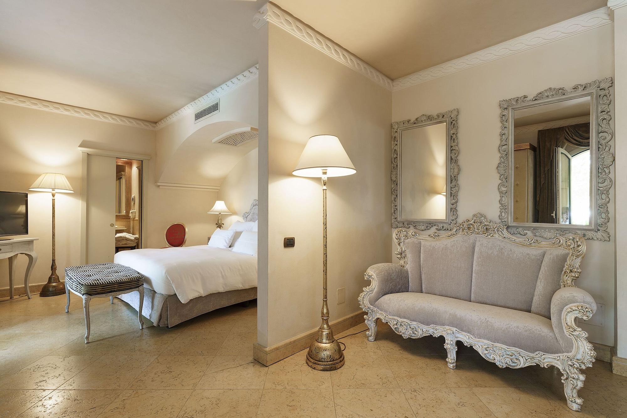 קטאניה Romano Palace Luxury Hotel מראה חיצוני תמונה A suite at the hotel