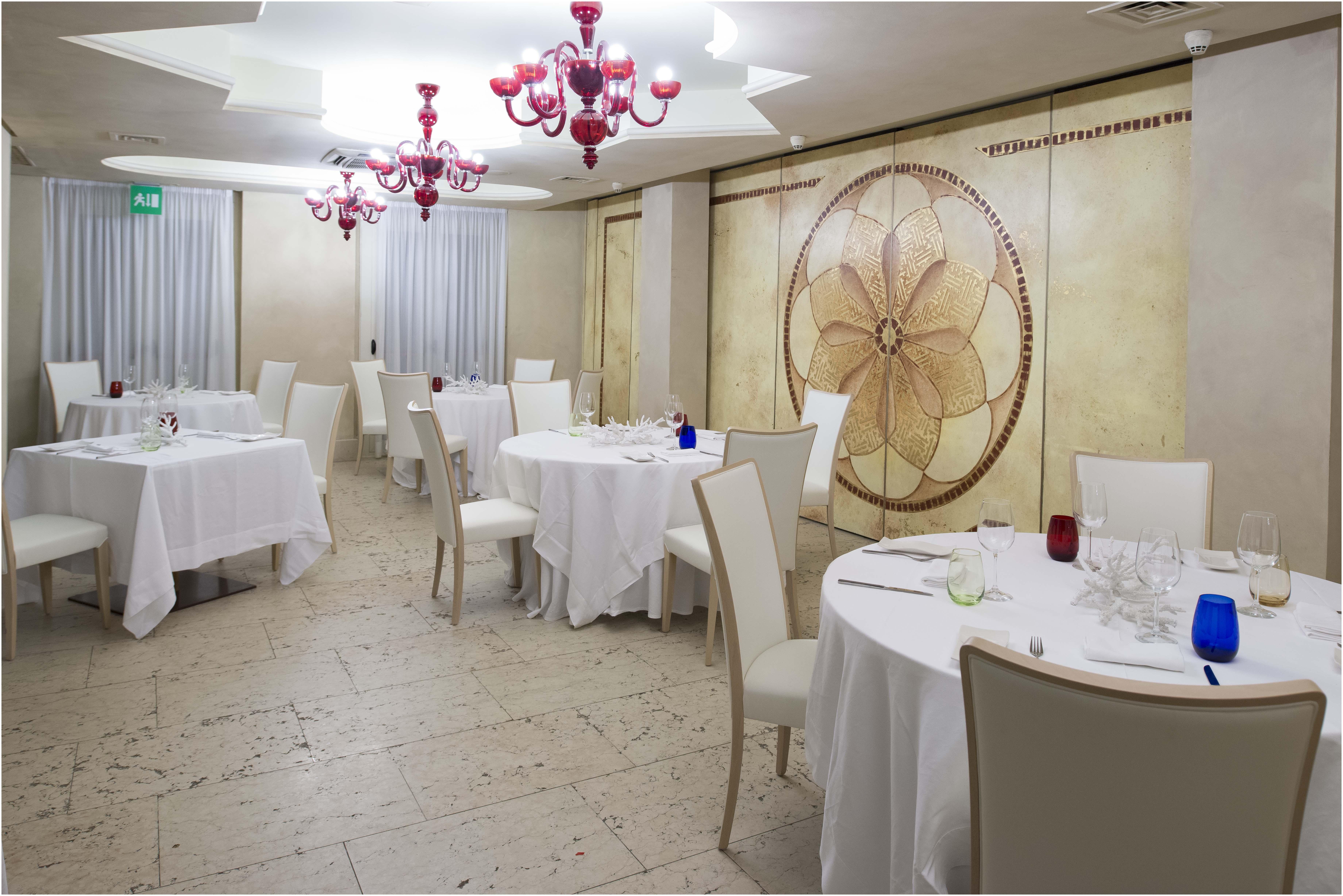 קטאניה Romano Palace Luxury Hotel מראה חיצוני תמונה Restaurant "La Perla"