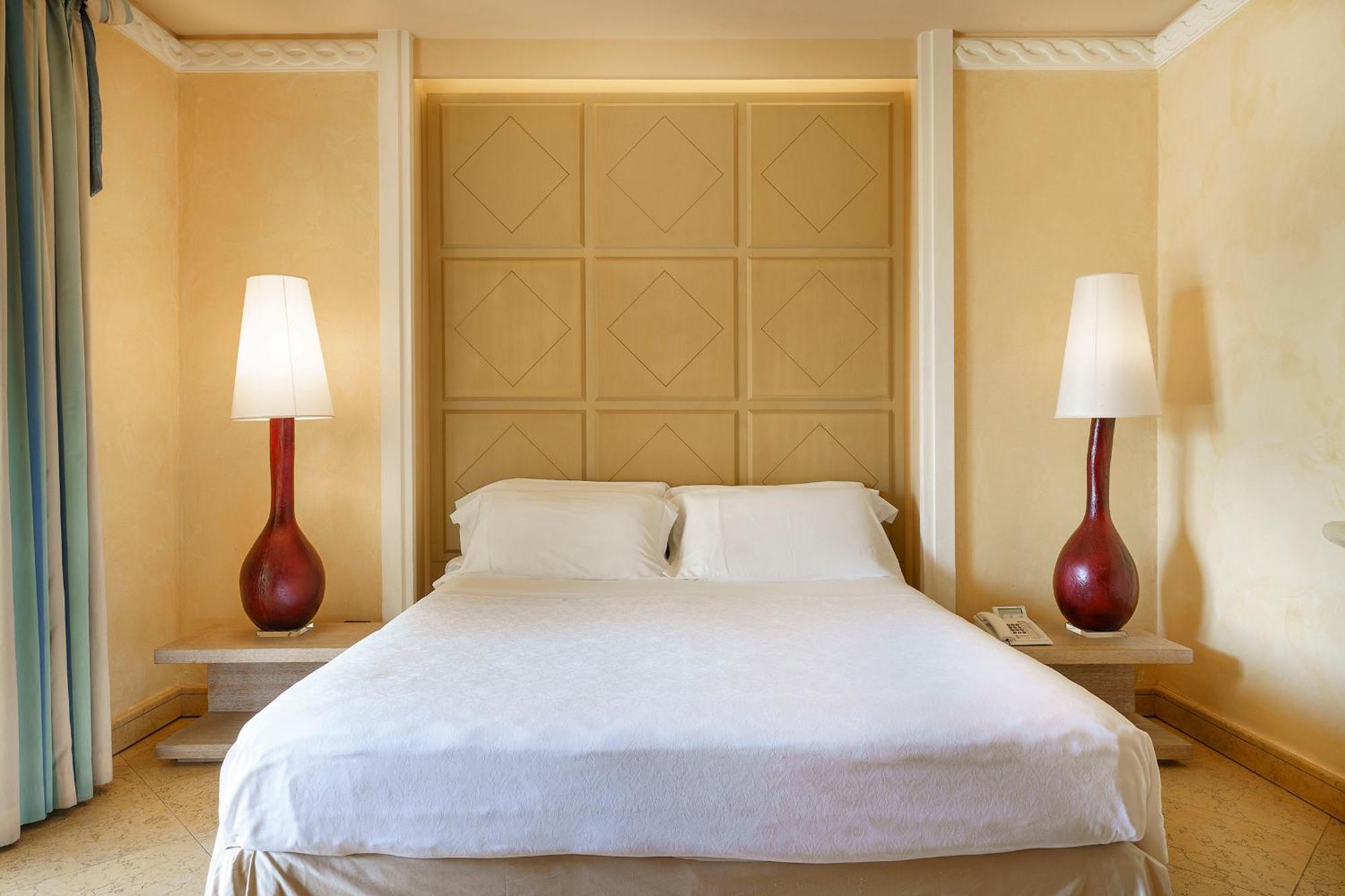 קטאניה Romano Palace Luxury Hotel מראה חיצוני תמונה A bedroom at the hotel