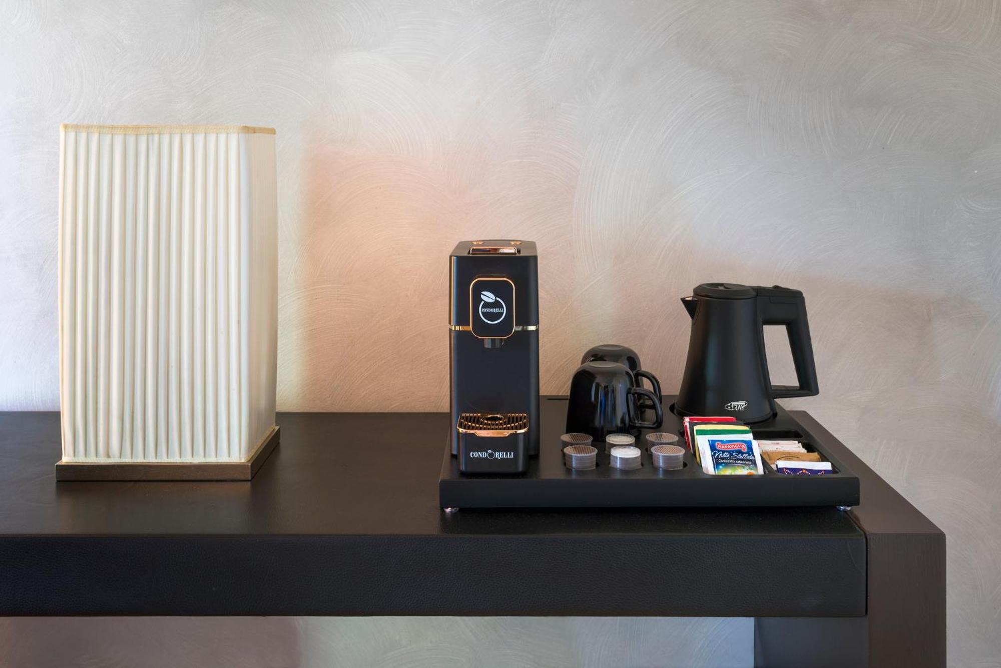 קטאניה Romano Palace Luxury Hotel מראה חיצוני תמונה A Nespresso coffee machine in a hotel room